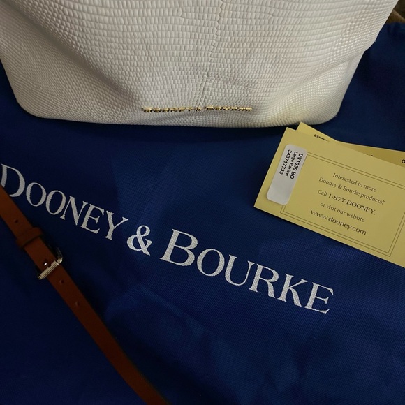 Dooney&Bourke Large white Barlow w/ smoking red interior 🤍🤍NWT - Picture 13 of 16